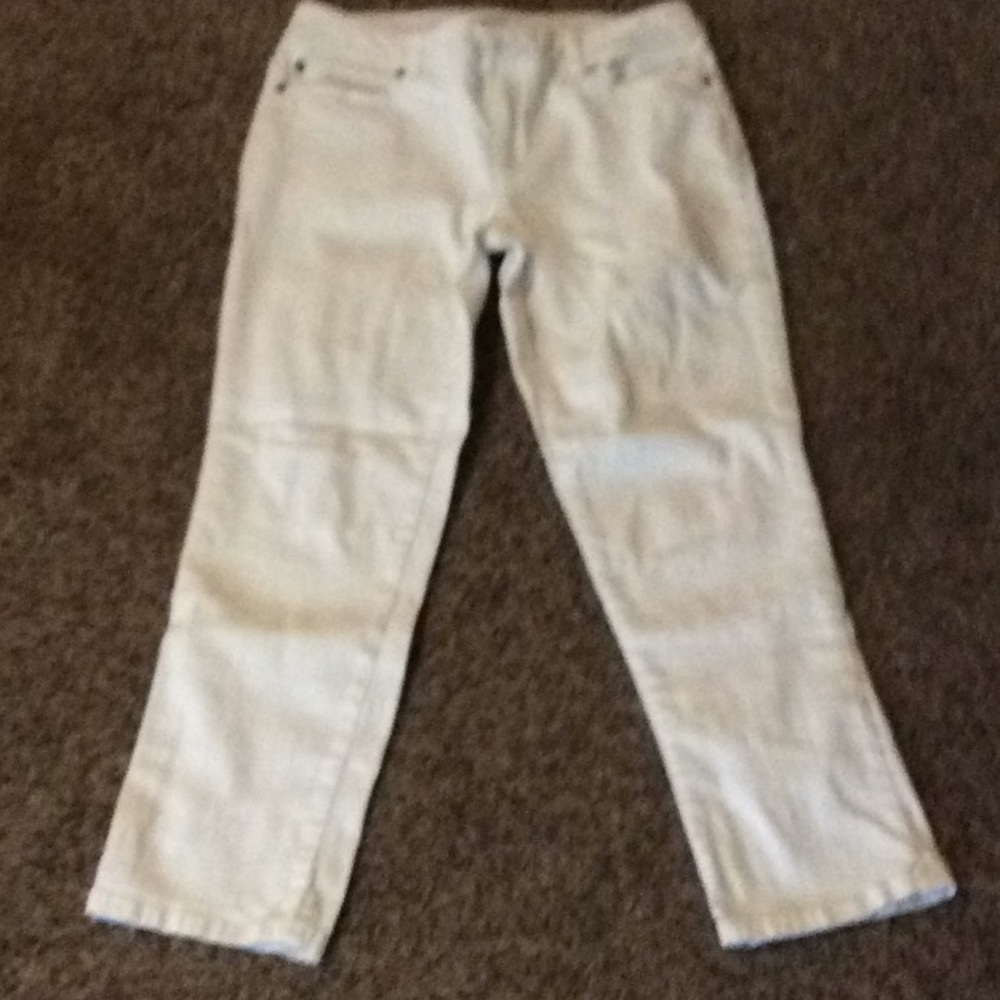 Chico’s Platinum Denim Ladies Cropped Pants